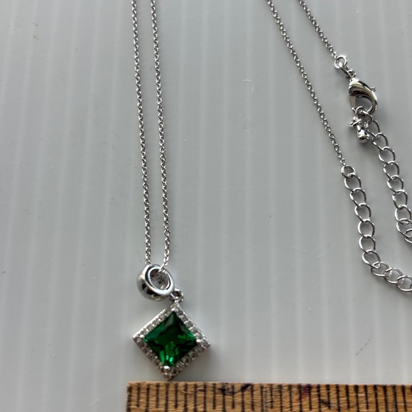 Jewelry - Elegant Silver Necklace with Green Pendant